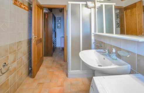 2 Bedroom Amazing Apartment In Loiano - Foto 21