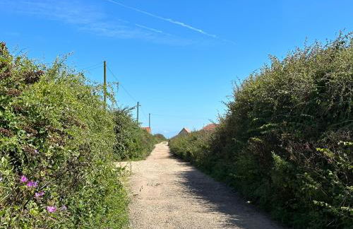 Bromholme Cottage Bacton - Sleeps 10, hot tub, close to beach - Photo 22