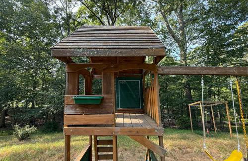 Spacious and tranquil 5br house in charming East Stroudsburg w game room, pets allowed - Foto 58