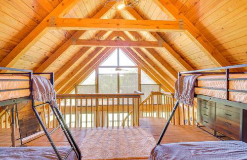 Walk to Lake Keowee Idyllic Six Mile Cabin! - Foto 17