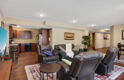 Charming 3-bedroom 1 bath basement nook with backyard view and gazebo - Foto 23