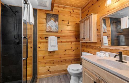 Alpine Retreat at Snoqualmie Pass- 5-Min to Slopes, Private Creek, BBQ, Fireplace, Smart TVs, Kids Games, Hi-Speed Wi-Fi - Foto 23