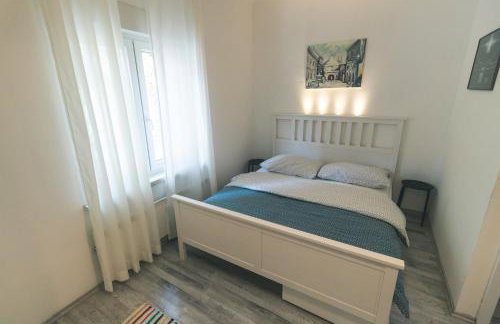 Newly adapted Studio 88 with free parking - Photo 4