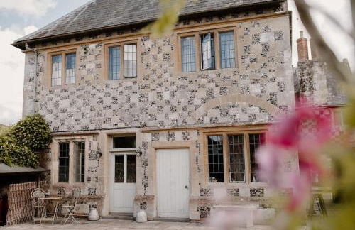 Manor Estate - Two Accommodation Wings - Sleeps 14 - Foto 3