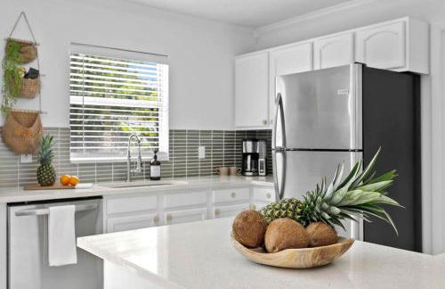 Sunny Palm Cottage W/ Hot Tub + Fire Pit + Grill + 10 to Beach! - Foto 16