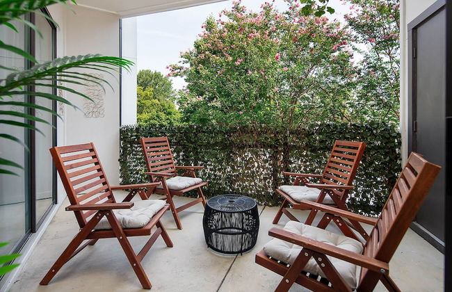 Uptown 1st Ward Corner Unit Superior 2BD Apt - Foto 5