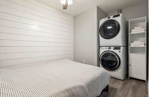 Lakefront Home with Private Beach Access & Hot Tub - Foto 52