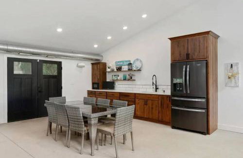 38-Acres of Luxury: 9BR, Indoor Pool, Gym, Near ND - Foto 49