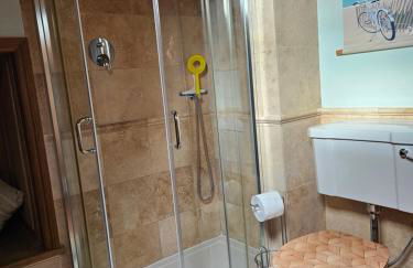 Rose by the sea - Beach front sea views - Foto 12