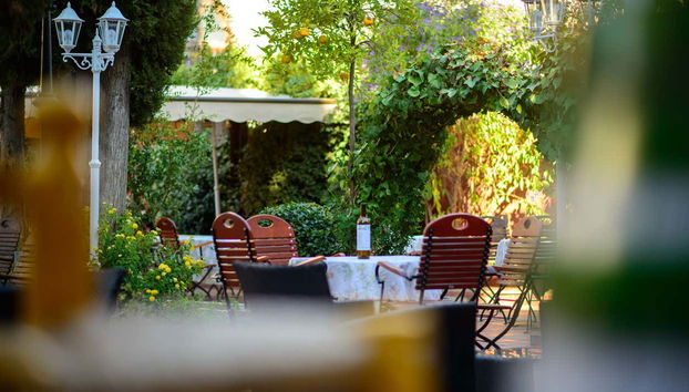 All'esterno dei Jardines de Zoraya