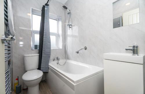 Thameside Terrace - 4Bed 3Bath near Purfleet train station - Photo 13