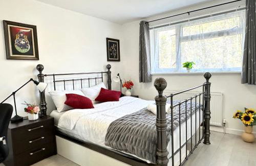 5 bedroom detached house sleeps 13 spacious Parking 5 mins driving to Bicester Village - Foto 33