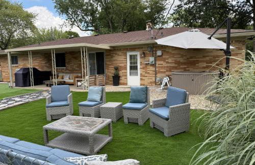 Delightful 3 Bd Home with King size bed, hot tub, playground! - Foto 49