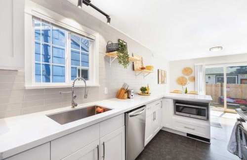 Modern 2BR Retreat w Maple Leaf UW&Park - Foto 18