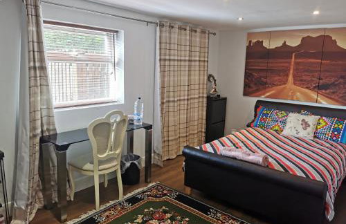 Peaceful Studio En-suite pvt entrance Garden free parking - Foto 6