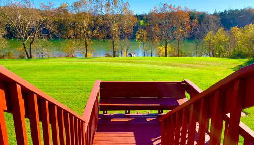 The Barn at Evermore: riverfront retreat w/hot tub - Photo 2