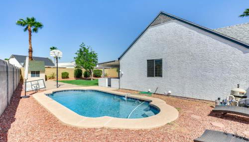 Pool, Basketball and BBQ! Glendale Group Getaway - Foto 2