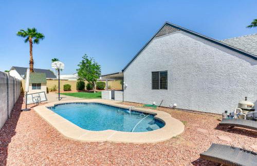 Pool, Basketball and BBQ! Glendale Group Getaway - Foto 2