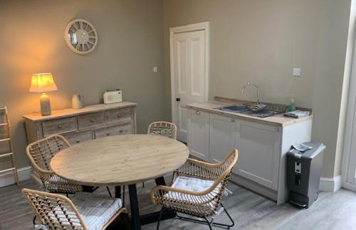 The Blue Cottage with luxurious Super King bed - Photo 18