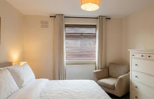 Contemporary Private Home Near Nottingham with Free Parking and Garden - Foto 13