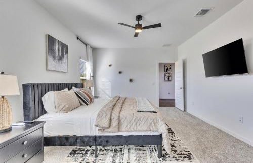 Stylish 4BR Family Home with Game Room and Backyard - Foto 25