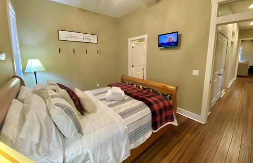 Paradise Point - 4BR Lakefront Haven Dock, Kayaks, & Cozy Firepit - Foto 18