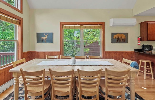 Bear Paw Lodge by Avantstay Hot Tub, Deck, & Fire Pit - Foto 11