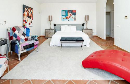 LAP- 3 bed apartment on the beach. Families only - Photo 21