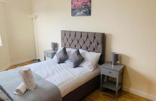 Modern 2 Bed Apartment, Close to Gla Airport & M8 - Foto 13