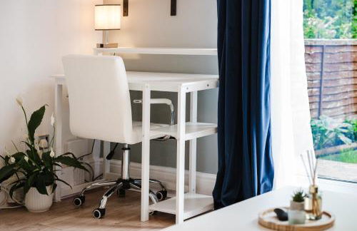 Modern 2 Bedroom House with Parking - Photo 28