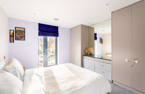 King beds apartment with en-suite, private balcony and elevator by iconic Portobello Market - Foto 12