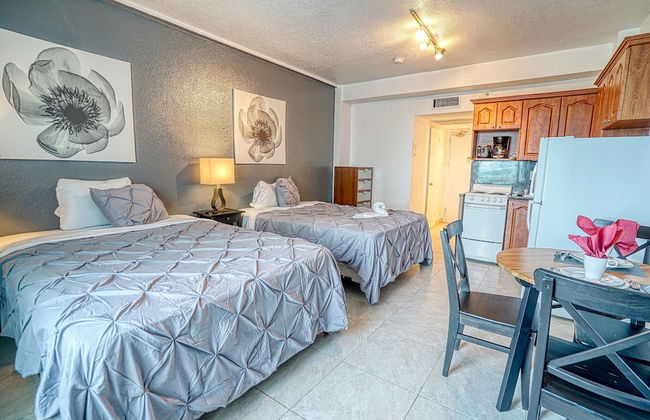 Deluxe Studios and Apartments at the Casablanca - Photo 65