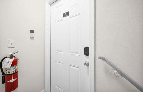 Serene Poolside Getaway Lake Access Parking - Foto 78