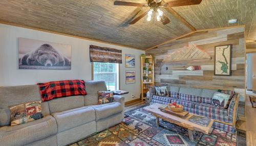 Northville Cabin with Fire Pit, 4 Mi to Boat Ramp! - Foto 4