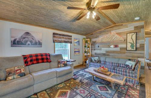 Northville Cabin with Fire Pit, 4 Mi to Boat Ramp! - Foto 4