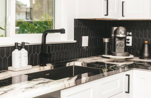 Historic Waterfront estate With Yard & Modern Kitchen - Foto 5
