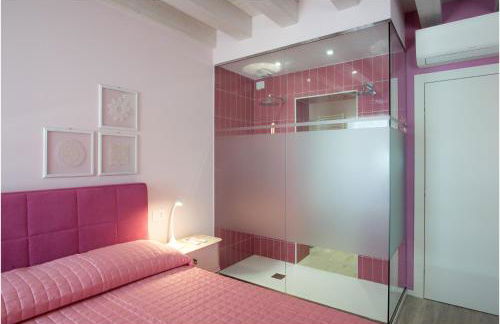 Tiffany Home - Photo 53