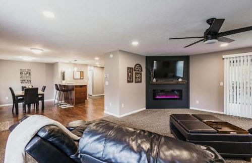 Indoor Hot-Tub! Spacious & Updated MQT Township Home! - Photo 12