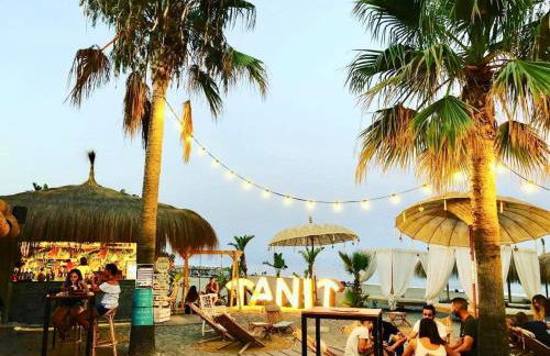 BOHO CHIC- Beachfront - Free bikes - Salt water pool - Foto 59