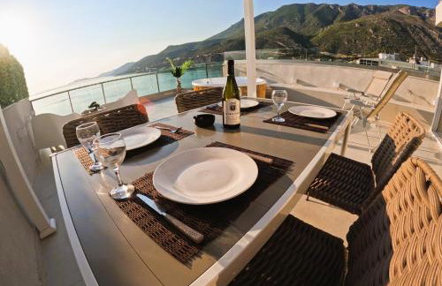 Stylish Rooftop Retreat with Hot Tub with Loutraki Beach - Foto 4