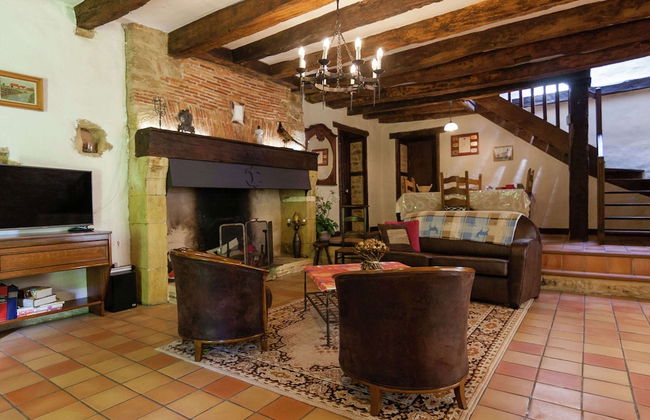 Spacious Farmhouse With Private Heated Pool in a Rustic Garden - Foto 28