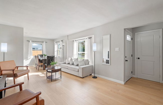 Luxury Modern Retreat w Spacious Yard Premium Comfort - Foto 10