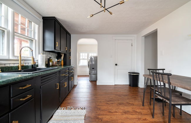 NEW Luxe Pet Friendly Free Parking Downtown - Foto 54