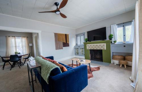 Work Desk- FirePit-Pool-Steps to UofA - Foto 31