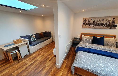 Cosy detached studio- walking distance to CWOA! - Photo 2