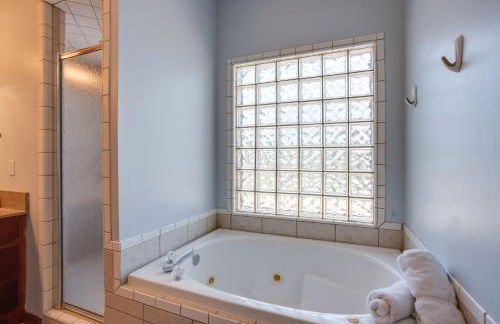 Home in Cimarron National Golf Club with Hot Tub! - Photo 14