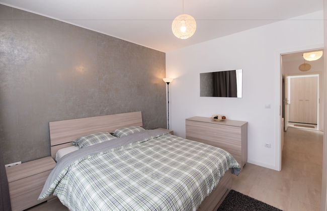 Thomas Apartments - Photo 1