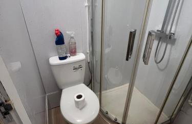 Self Contained Studio - Belinda Road - Foto 10