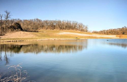 The Burgundy Cabin Iowa Retreat Pond and Fire Pit - Foto 19