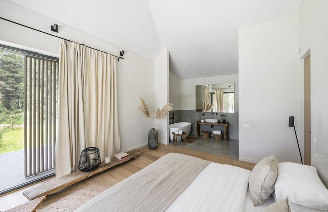 The Lake. Unique Waterfront Villa - Photo 14